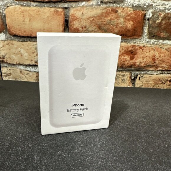 Apple MagSafe Battery Pack For IPhone MJWY3AM/A Model A2384 W/ Box - Picture 1 of 5